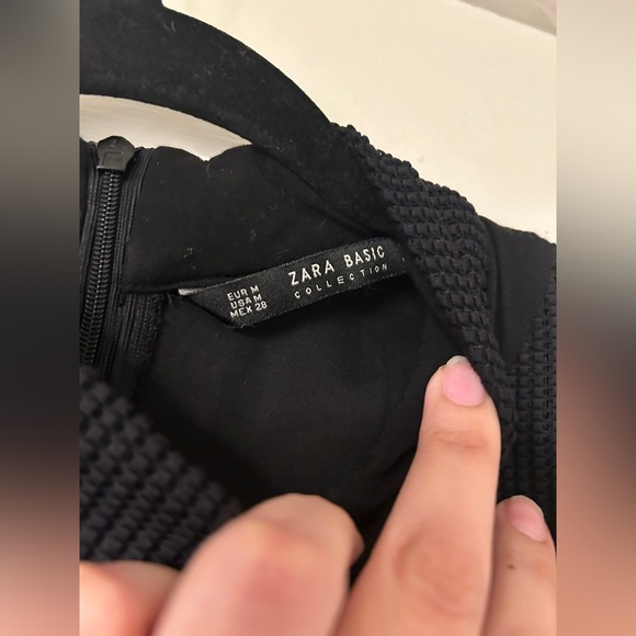 Zara Sleeveless Black Top wit Textured Neckline Detail - Picture 3 of 4